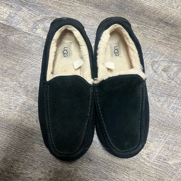UGG Black Slip-On Loafers with Suede Finish main image 7
